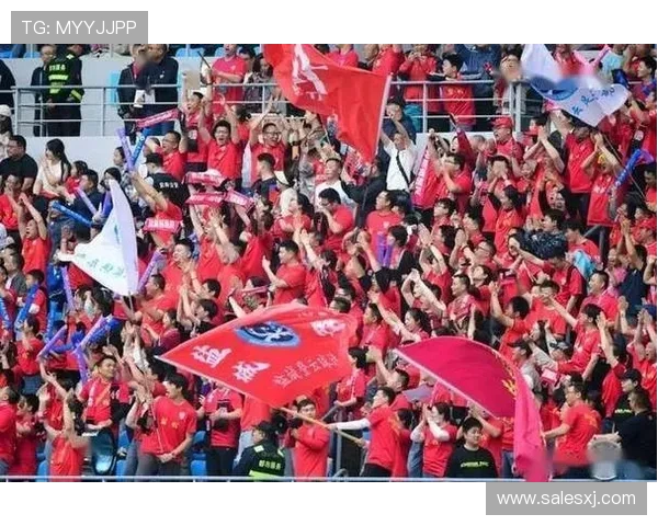 红袍燃动苏通盐!散装江苏球迷用呐喊拧成一股绳